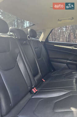 Седан Ford Fusion 2015 в 