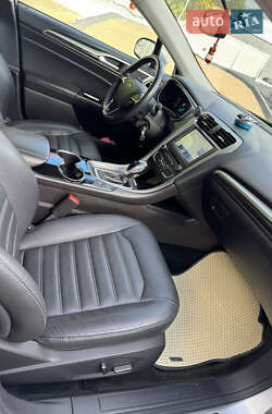 Седан Ford Fusion 2016 в 