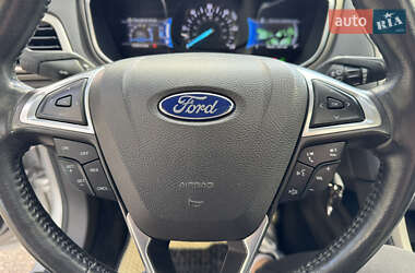 Седан Ford Fusion 2016 в 