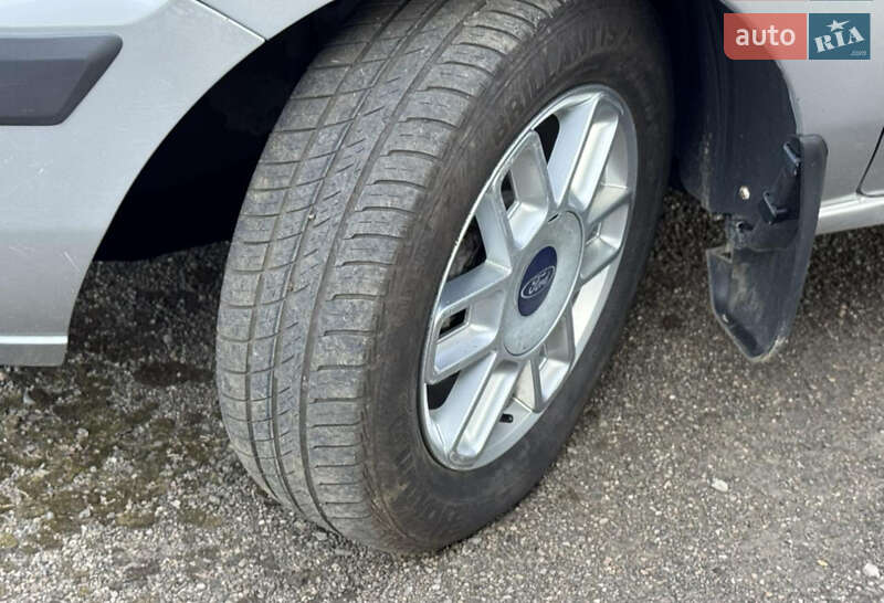 Хэтчбек Ford Fusion 2006 в Долине