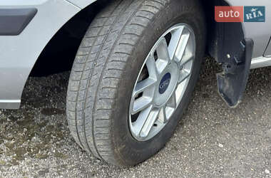 Хэтчбек Ford Fusion 2006 в 