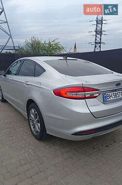 Седан Ford Fusion 2017 в 