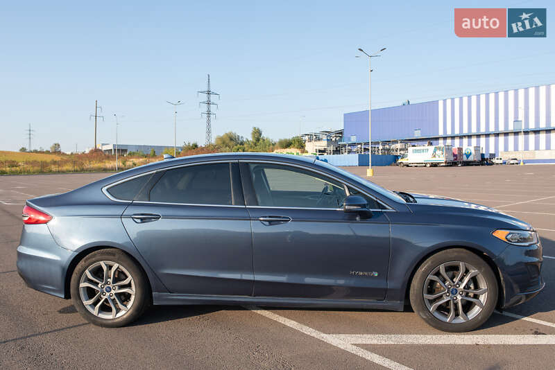 Седан Ford Fusion 2018 в Рівному