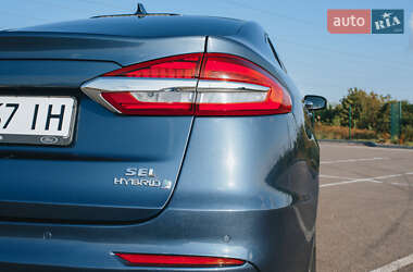 Седан Ford Fusion 2018 в 