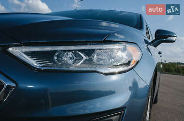 Седан Ford Fusion 2018 в 