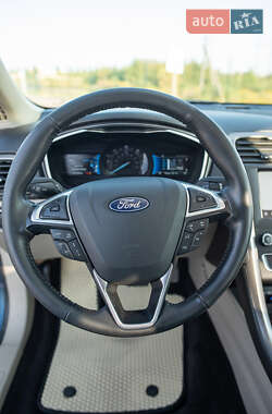 Седан Ford Fusion 2018 в 