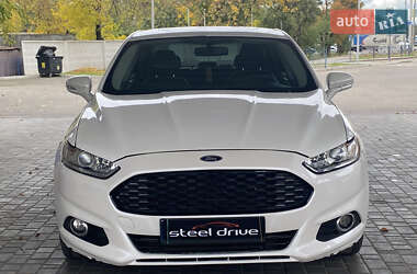Седан Ford Fusion 2015 в 