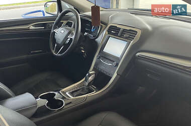 Седан Ford Fusion 2015 в 