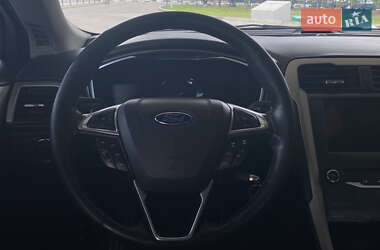Седан Ford Fusion 2015 в 