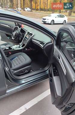 Седан Ford Fusion 2015 в 