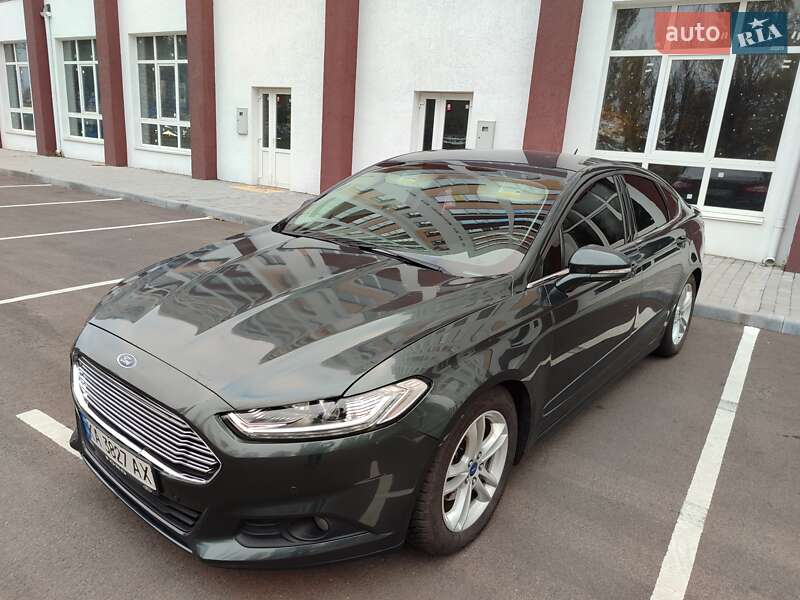 Седан Ford Fusion 2015 в Вишневом