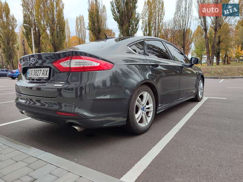 Седан Ford Fusion 2015 в Вишневом
