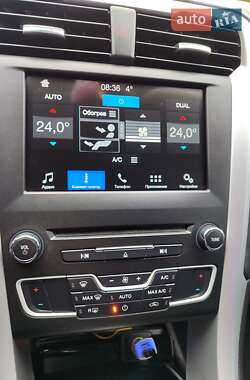 Седан Ford Fusion 2015 в 