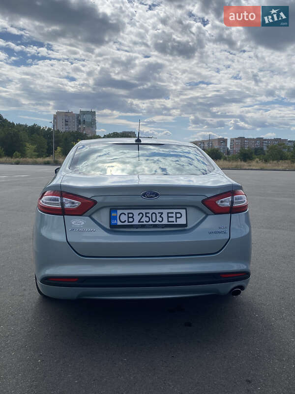 Седан Ford Fusion 2014 в Варве