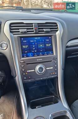 Седан Ford Fusion 2018 в 