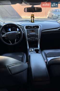 Седан Ford Fusion 2016 в 