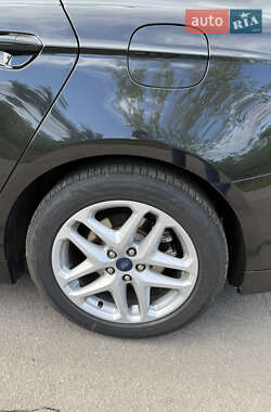 Седан Ford Fusion 2013 в 