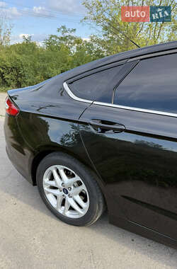 Седан Ford Fusion 2013 в 