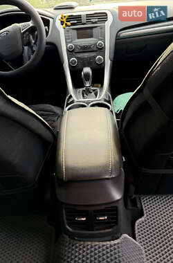 Седан Ford Fusion 2013 в 
