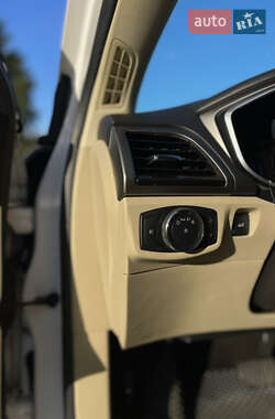 Седан Ford Fusion 2014 в 