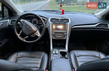 Седан Ford Fusion 2017 в 