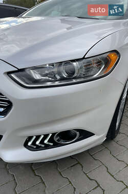 Седан Ford Fusion 2015 в 