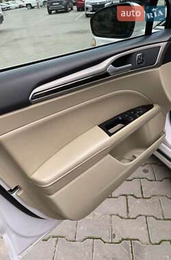 Седан Ford Fusion 2015 в 