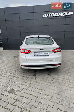 Седан Ford Fusion 2015 в 