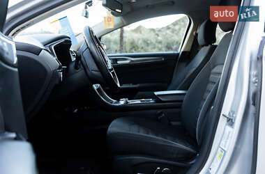 Седан Ford Fusion 2016 в 