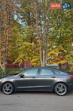 Седан Ford Fusion 2017 в 
