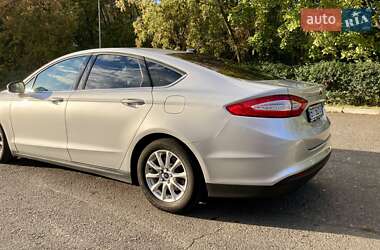 Седан Ford Fusion 2015 в 