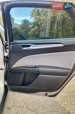 Седан Ford Fusion 2015 в 