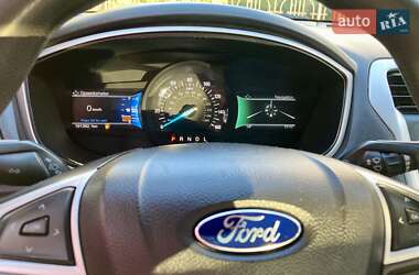 Седан Ford Fusion 2015 в 