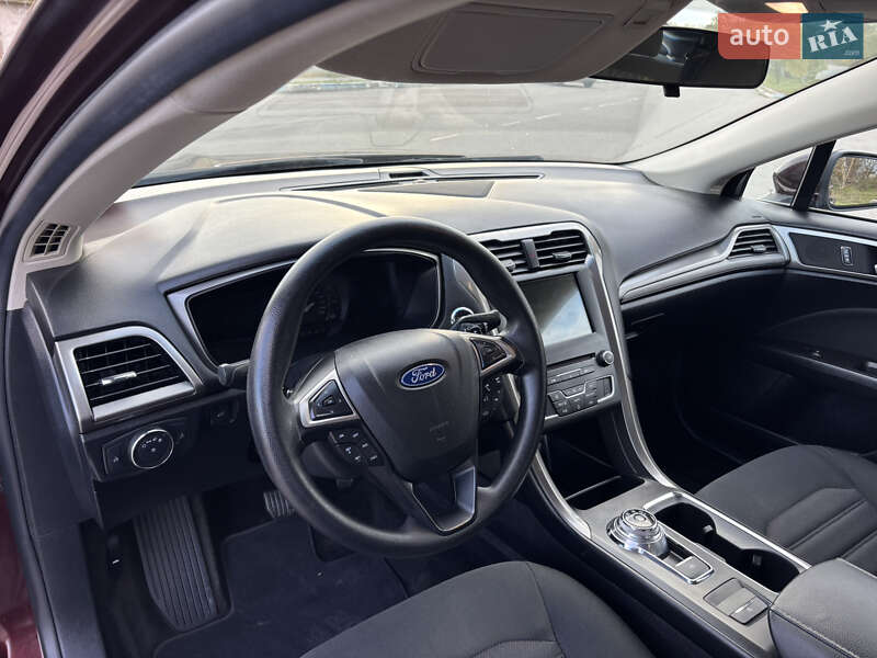 Седан Ford Fusion 2018 в Южном