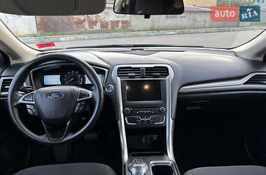 Седан Ford Fusion 2018 в Южном