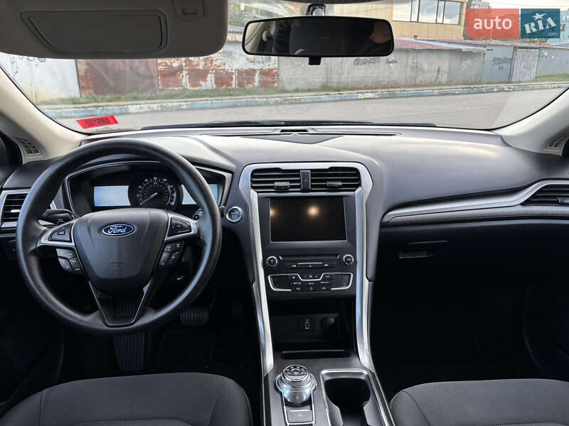 Седан Ford Fusion 2018 в Южном