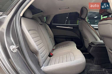 Седан Ford Fusion 2016 в 