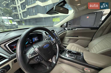 Седан Ford Fusion 2019 в 