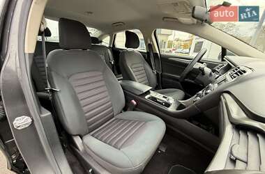 Седан Ford Fusion 2017 в 