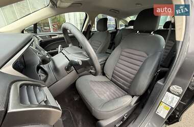 Седан Ford Fusion 2017 в 