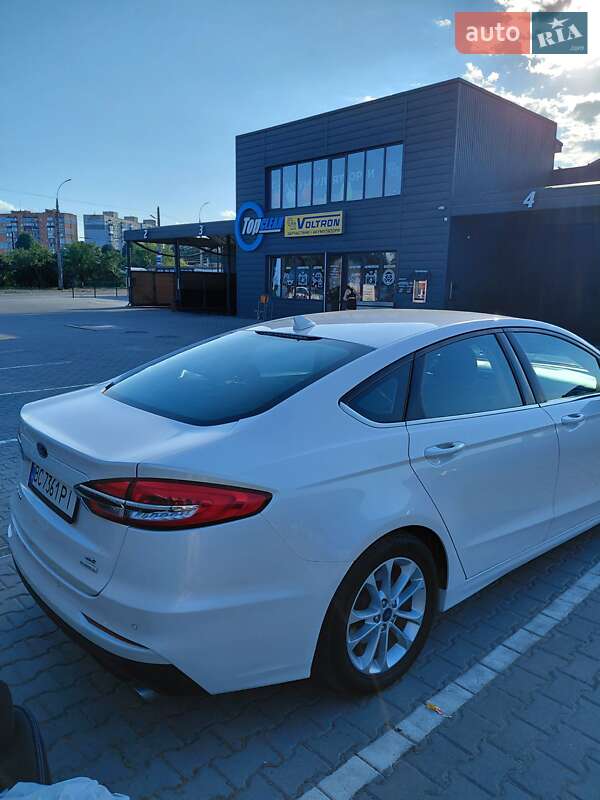 Седан Ford Fusion 2019 в Одесі