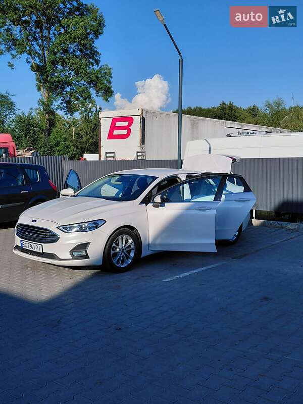 Седан Ford Fusion 2019 в Одесі