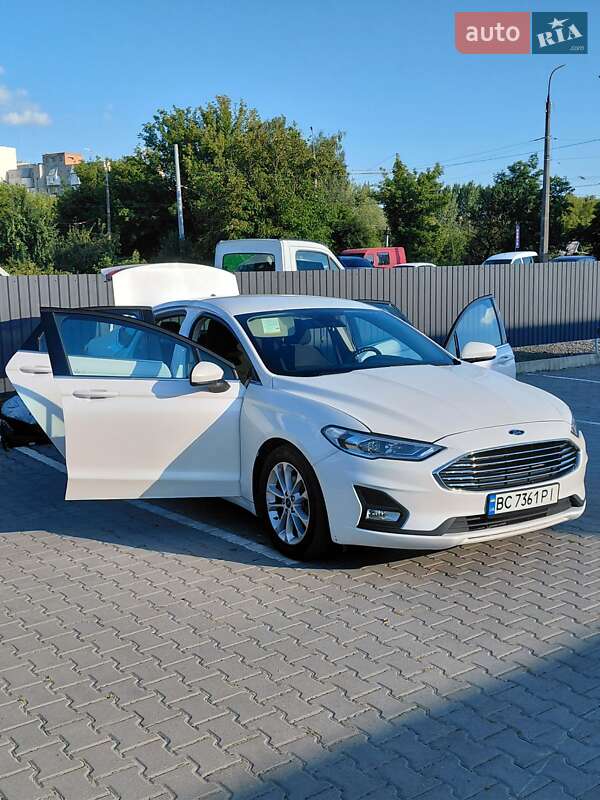 Седан Ford Fusion 2019 в Одесі