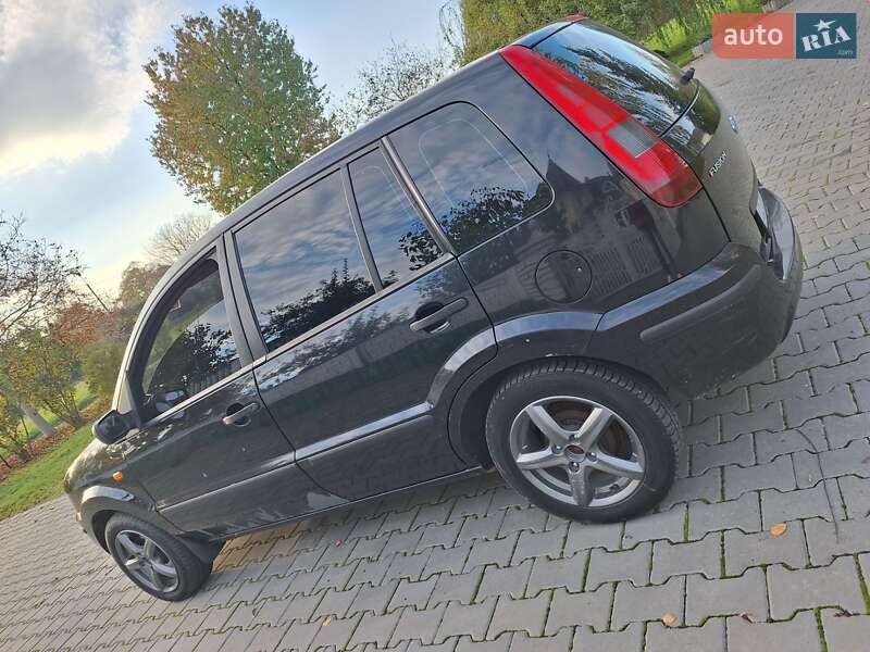 Хетчбек Ford Fusion 2004 в Чернівцях