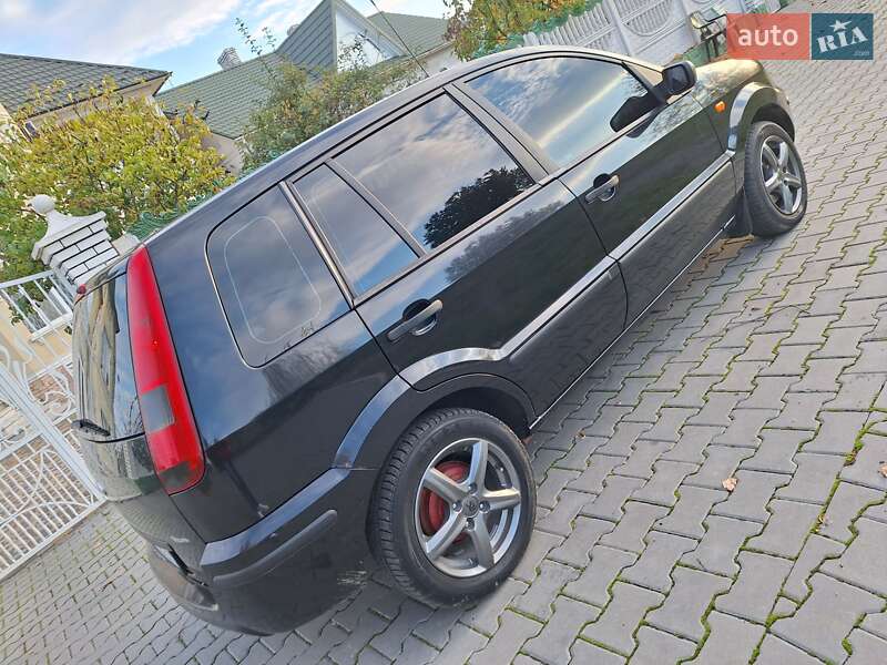Хетчбек Ford Fusion 2004 в Чернівцях