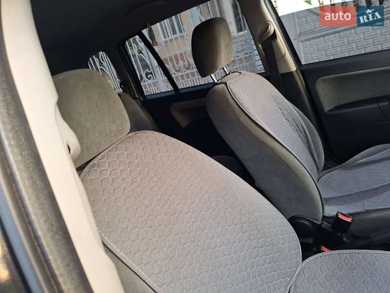 Хетчбек Ford Fusion 2004 в Чернівцях