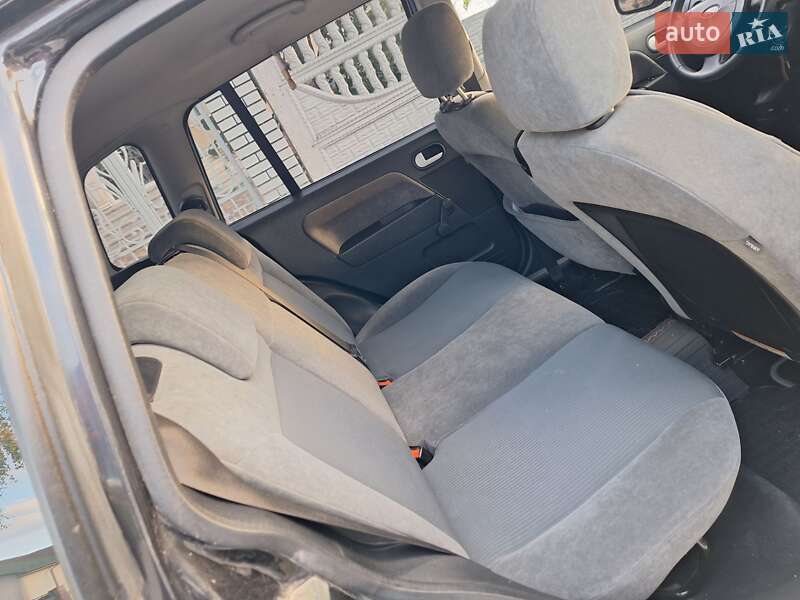 Хетчбек Ford Fusion 2004 в Чернівцях
