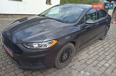 Седан Ford Fusion 2020 в Бродах