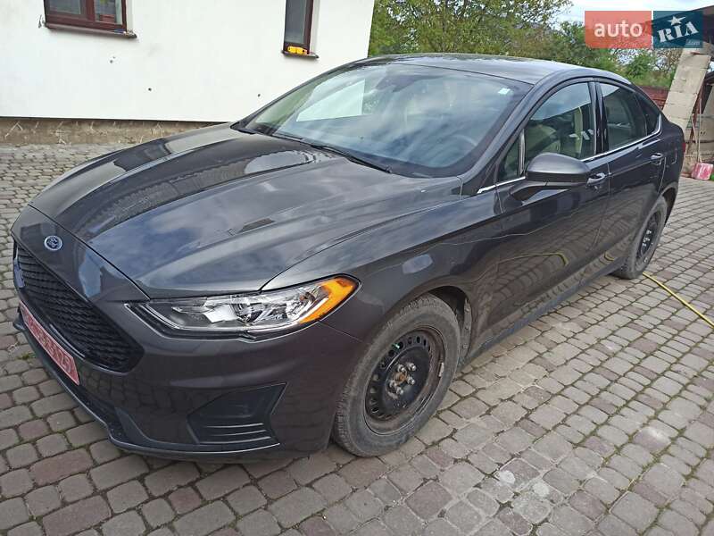Седан Ford Fusion 2020 в Бродах