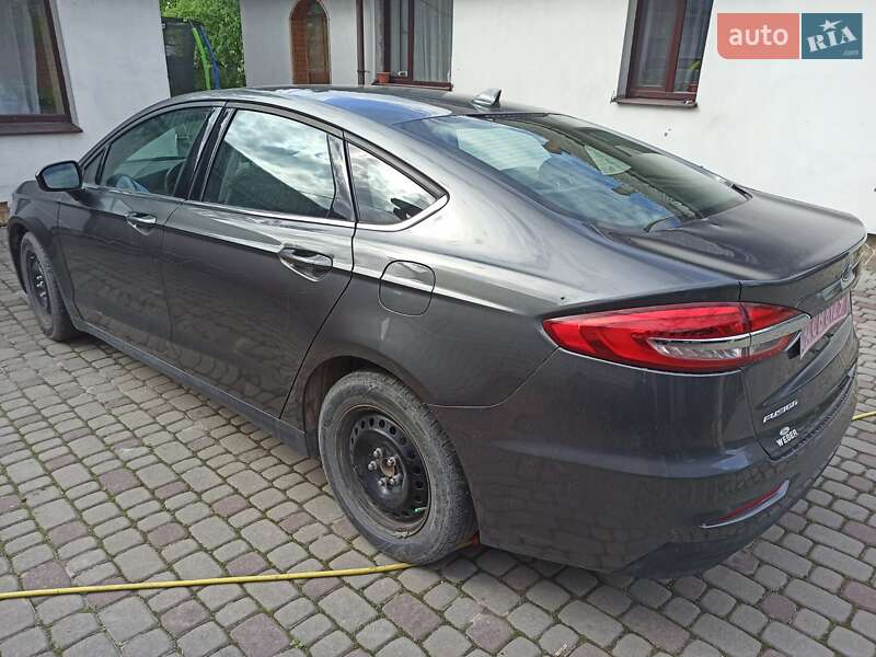 Седан Ford Fusion 2020 в Бродах